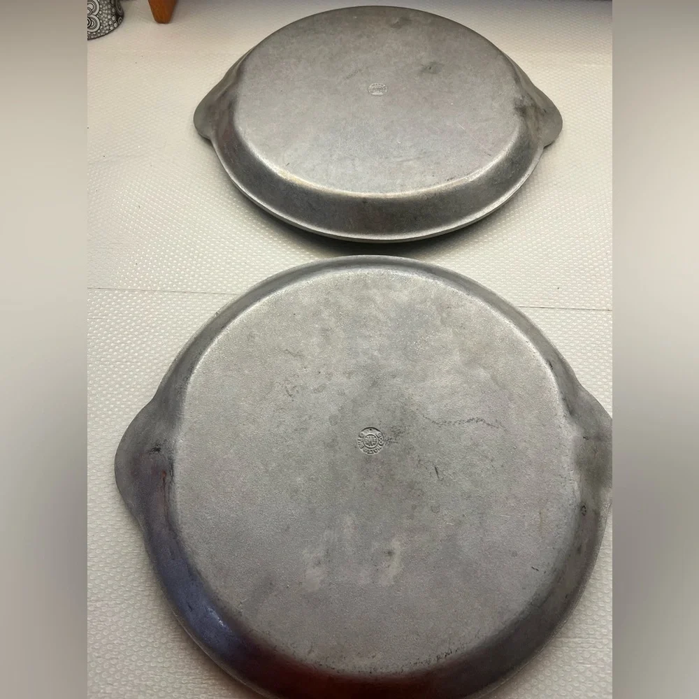 Vintage Wilton Armetale Scallop Shell Handle Round Serving Platters Set of 2 USA
